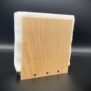 Personalisierter Serviettenhalter aus Holz mit eingraviertem Geschäftslogo
