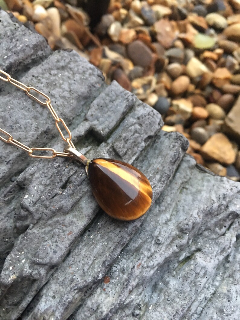 Tigers Eye Tear Choker Chain Pendant Gold Lightweight Alloy Adjustable.