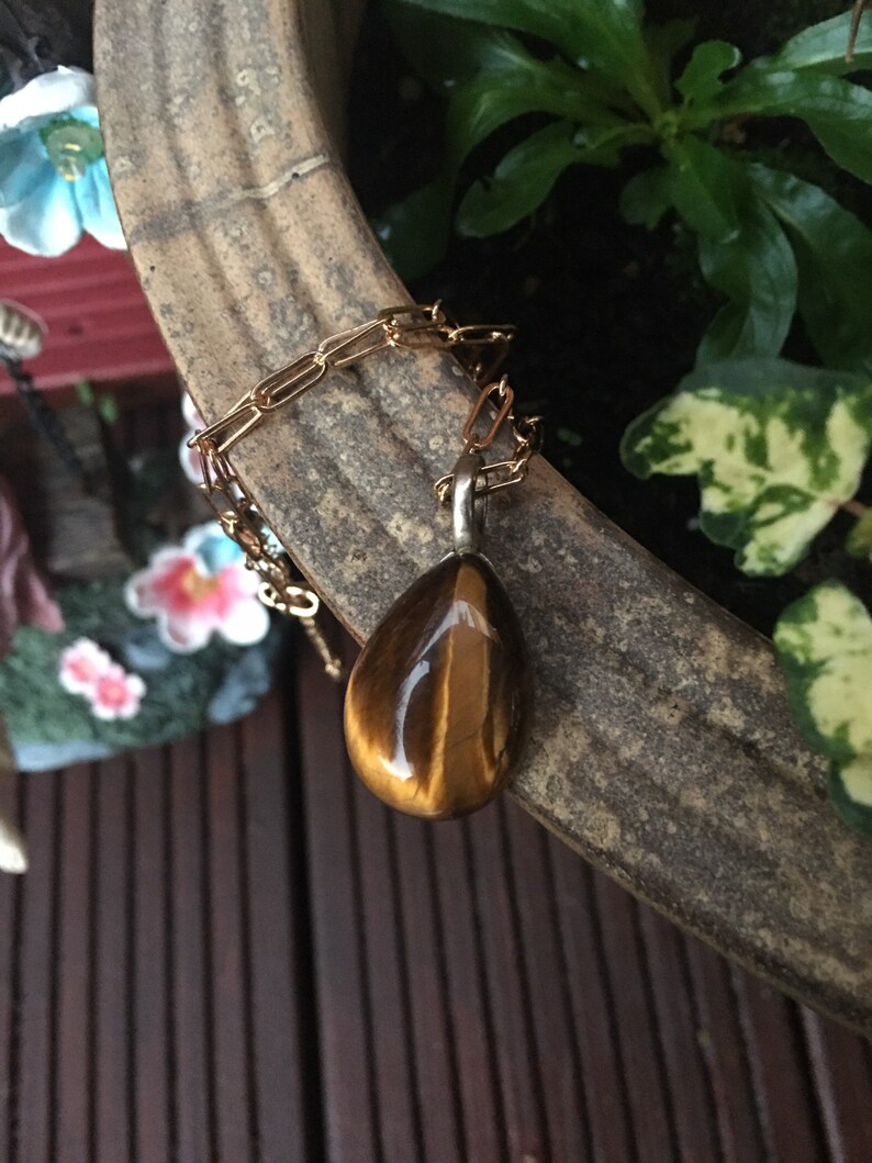 Tigers Eye Tear Choker Chain Pendant Gold Lightweight Alloy Adjustable.