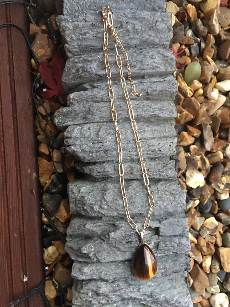 Tigers Eye Tear Choker Chain Pendant Gold Lightweight Alloy Adjustable.