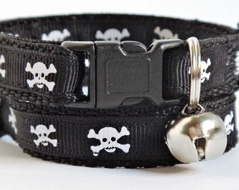 Cat Collar - Kitten Collar with Skull and Cross Bones - Black and White Pet Collar with Skulls - Halloween Cat Collar