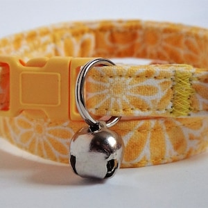 Fabric Cat Collar - Kitten Collar - Yellow or Purple Cat Collar with White Daisies - Breakaway Buckle and Removable Bell- Yellow Cat Collar