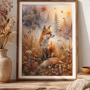Peut inclure: Une impression d'art encadrée représentant une illustration à l'aquarelle d'un renard roux assis dans une forêt automnale. La scène comprend des herbes hautes séchées, des fleurs sauvages, des feuilles d'érable et des champignons.