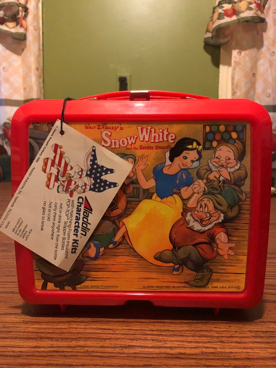 Beautiful 1983 Disney Snowwhite Vintage Lunchbox *