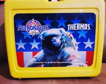 1986 The young astronaut lunchbox
