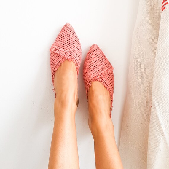 【SS24*日本未入荷】Slippers in Woven Raffia Moroccan Raffia, Woven Raffia Slippers, Raffia Slides