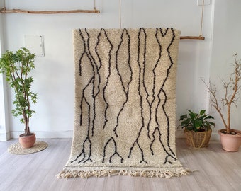 Handmade Wool Berber Rug: Moroccan Azilal Style (8.2ft/ 4.7ft)