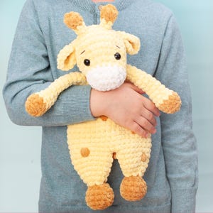 Crochet giraffe snuggler pattern, giraffe lovey crochet pattern, comforter toy, baby security blanket