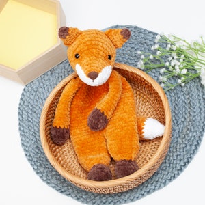 Modello adorabile di volpe all'uncinetto, coccola di volpe, cucitura bassa, giocattolo consolatore, coperta di sicurezza per bambini immagine 1