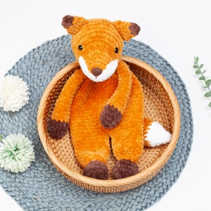 Modello adorabile di volpe all'uncinetto, coccola di volpe, cucitura bassa, giocattolo consolatore, coperta di sicurezza per bambini immagine 7