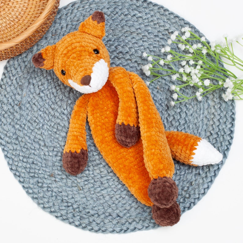 Modello adorabile di volpe all'uncinetto, coccola di volpe, cucitura bassa, giocattolo consolatore, coperta di sicurezza per bambini immagine 5