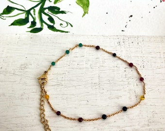 Bracelet très fin plaqué or 24k avec agates multicolores, bracelet minimaliste plaqué or 24k avec perles colorées, bijou fait main