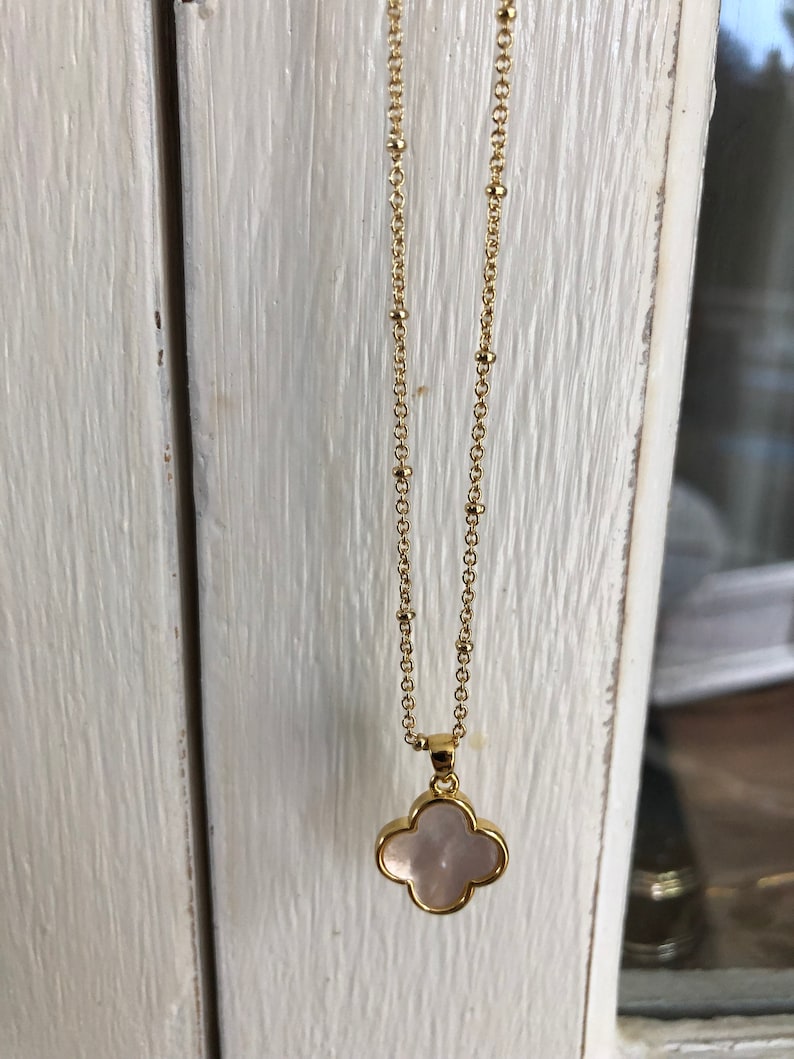 Lucky necklace with its four-leaf clover, ball necklace with gold-plated mother-of-pearl clover, pretty necklace gilded with fine gold image 5