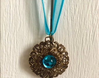 Joli collier style vintage avec ruban, collier ruban baroque avec pendentif turquoise et vieil or, collier rétro avec joli pendentif