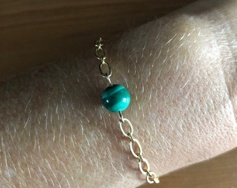 Bracelet oval links streaked gold in fine gold 24k and malachite pearl, gold and green bracelet, gift woman