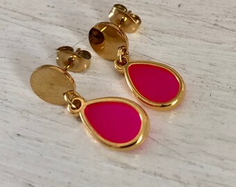 Golden chips with drop pendants gilded with fine fuchsia gold, pretty golden and fuchsia earrings, Barbie earrings