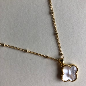 Lucky necklace with its four-leaf clover, ball necklace with gold-plated mother-of-pearl clover, pretty necklace gilded with fine gold image 2