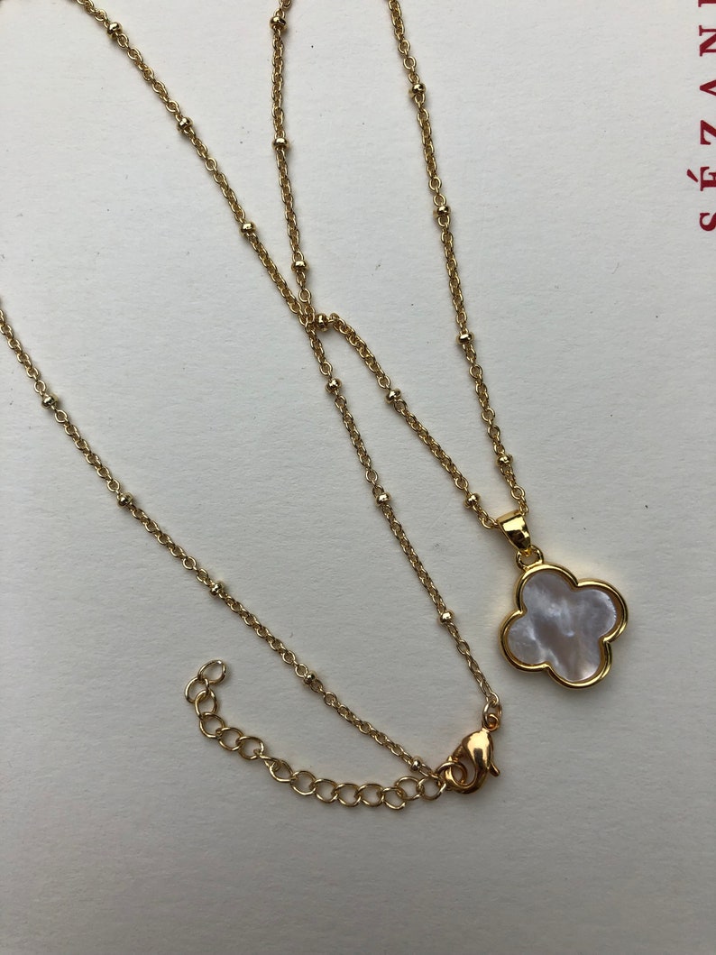 Collier porte-bonheur avec son trèfle à quatre feuilles, collier boules avec trèfle en nacre plaqué or, joli collier doré à lor fin image 4