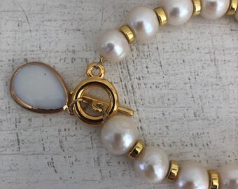 Superb bracelet with freshwater pearls and golden beads, handmade bracelet in mother-of-pearl beads, wedding bracelet, trendy bracelet