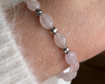 Bracelet en pierres naturelles, bracelet quartz rose et petites perles argentées, très joli bracelet quartz rose, cadeau pour elle