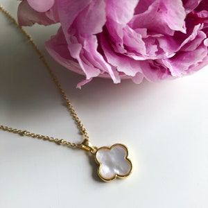 Lucky necklace with its four-leaf clover, ball necklace with gold-plated mother-of-pearl clover, pretty necklace gilded with fine gold image 1