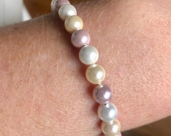 Very pretty bracelet made of white, cream, and pink freshwater pearls, pearl bracelet, wedding bracelet, bridal bracelet, women's gift