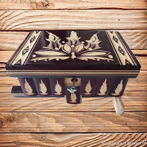 Handgemaakte houten puzzel sieraden doos violet met magische opening en geheime opslagruimte verborgen belangrijke hersenen teaser fan voor familie