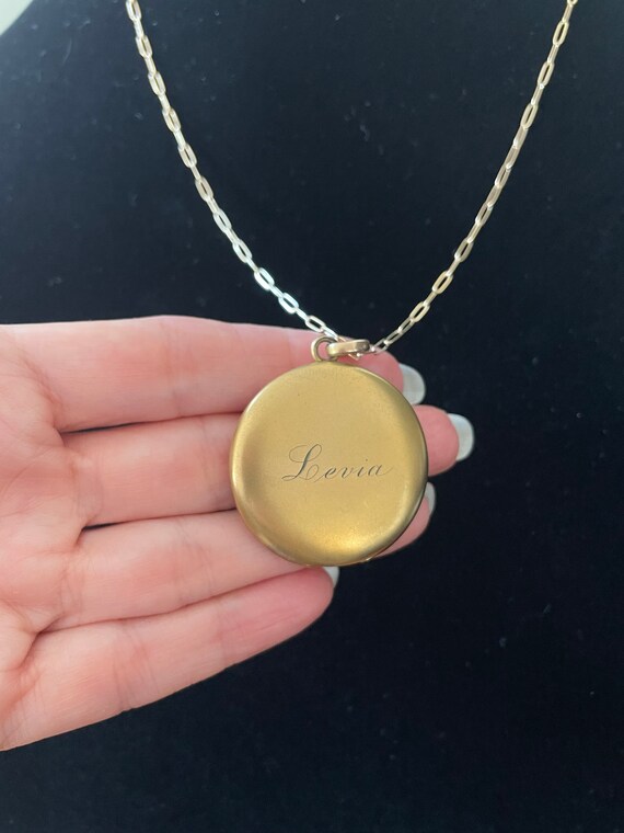 Antique Locket: Elegant Gold-filled W 