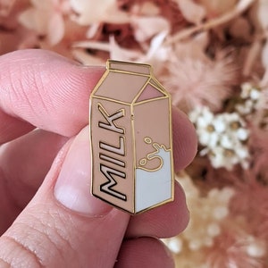 Pins de esmalte - Pin de esmalte com design fofo de caixa de leite