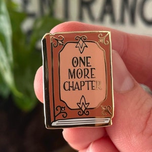 Pins de esmalte - Um capítulo a mais Amante de livros de leitura Citação engraçada Pin de esmalte