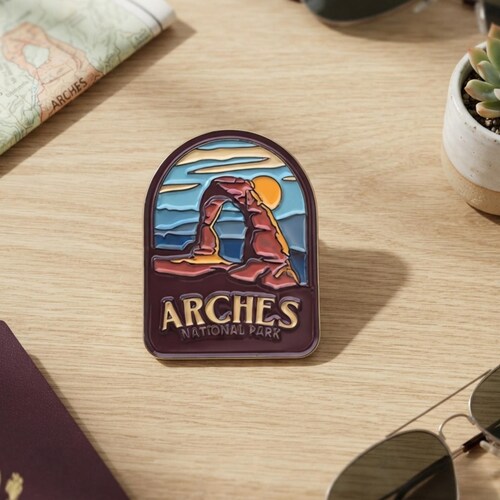 Pin's émaillé du parc national des Arches – Souvenir de voyage