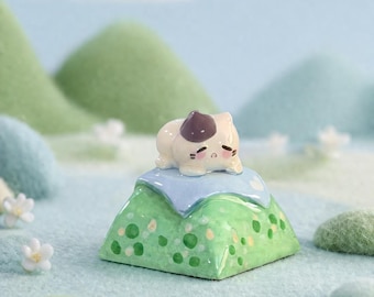 Smol Cat on blanket