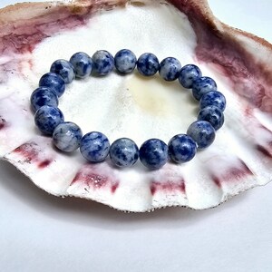 Handgemaakte sodalietarmband met helende kristallen sieraden, malakraalchakra-armband, dumortieriet-meditatiearmband | Cadeau voor mannen en vrouwen