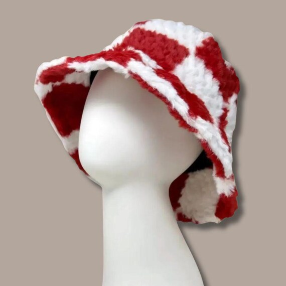 Checkered Crochet Bucket Hat With Faux Fur Trim: Handmade  display picture 3