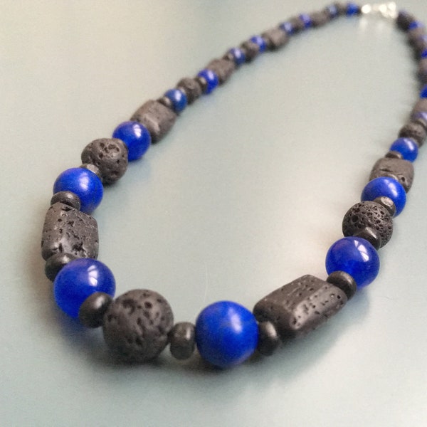 Collier perles bois et pierres de Lave, Jade et Magnésite, bleu foncé, noir (volcanique, ethnique)