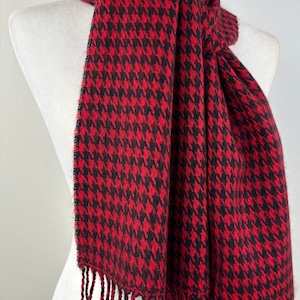 Red black houndstooth winter fashion soft warm cozy scarf|Scarf for men and women|Personalizable scarf|Giftable Non itchy scratchy scarf|