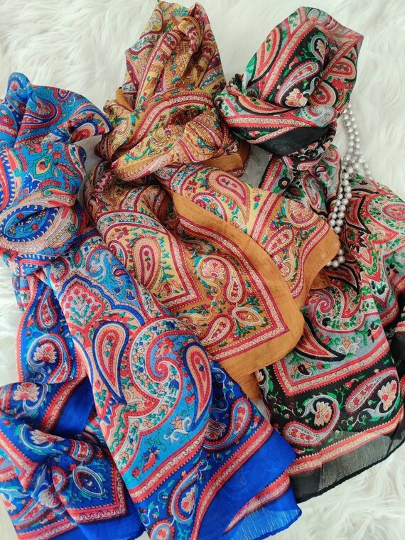 GOLDEN  ペイズリー　シルク　スカーフ ゴールドペイズリーシルクスカーフ：エレガントな花柄ラップ（幅