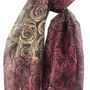 Bufanda floral de rosas: chal ligero para todas las estaciones