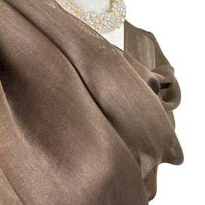 Xale marrom chocolate | Elegante cobertura para casamento | Xale para ocasiões especiais | imagem 1