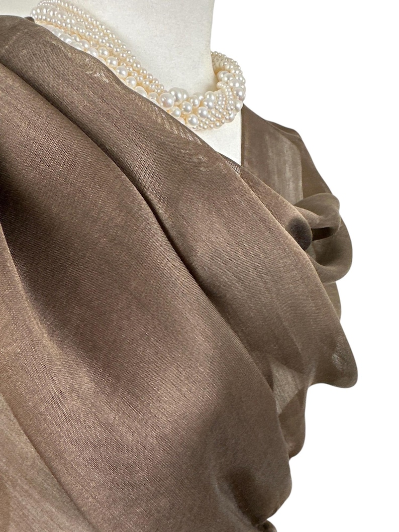Xale marrom chocolate | Elegante cobertura para casamento | Xale para ocasiões especiais | imagem 1