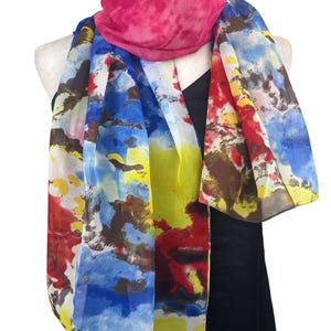 Bufanda floral rosa y azul/Bufanda ligera para todas las estaciones/Bufanda de moda de gasa de poliéster/Moderna, no pica ni rasca/Regalo personalizable