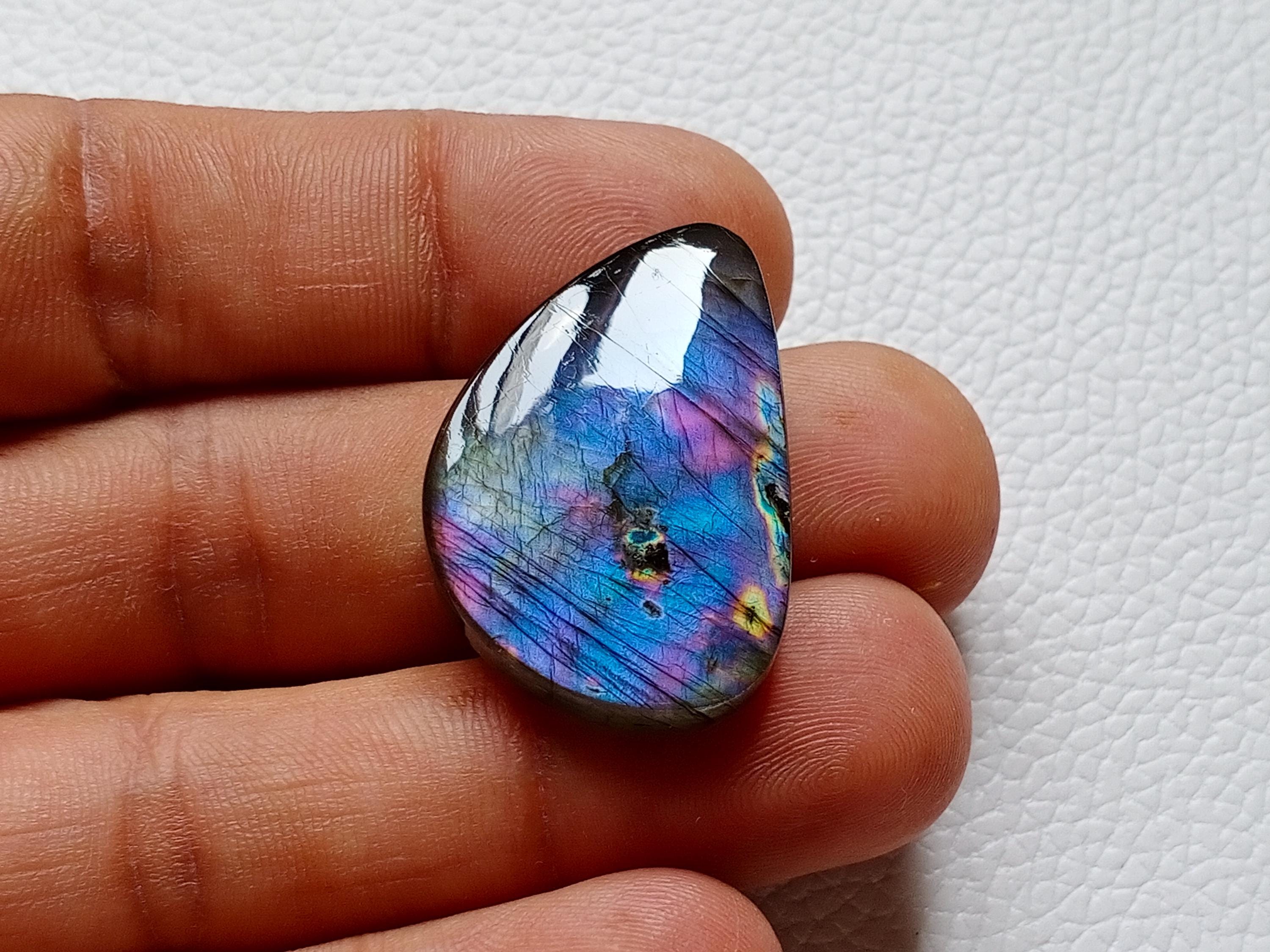 素晴らしい紫色のラブラドライト宝石、33X22X5 mm、形状自由、シルバー