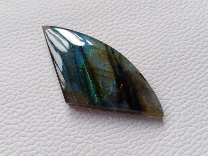 Attrcative Flashy Labradorite Gemstone Cabochon 57X26X7 mm Fancy Shape Use For All Type Jewelry Labradorite Cabochon Gemstone