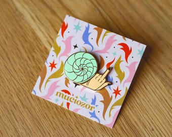 Mint Pin Snail middle finger gold enamel