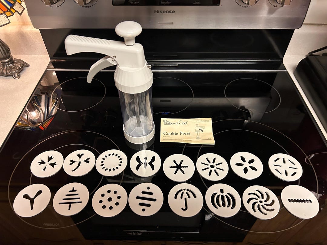 The Pampered Chef #1525 Cookie Press With 16 Discs and Instructions and ...