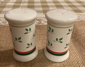 Vintage Hallmark 1989 salt and pepper shakers with holly, vintage Christmas Hallmark Shakers, Christmas salt and pepper shakers