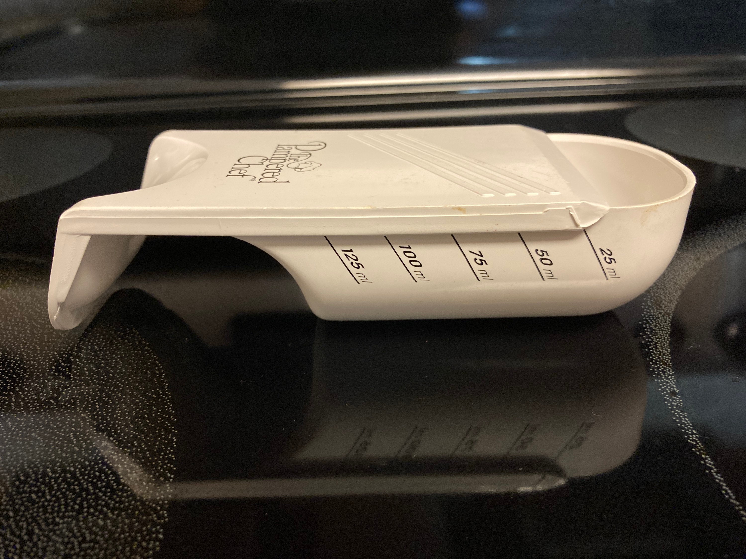 Pampered Chef Adjustable Scoop 2180 1/8 to 1/2 Cup, the Pampered Chef  Slidable 1/2 Cup Measuring Cup 