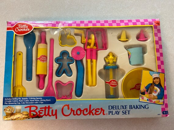 Vintage Betty Crocker Deluxe Baking Play Set 8009, Children