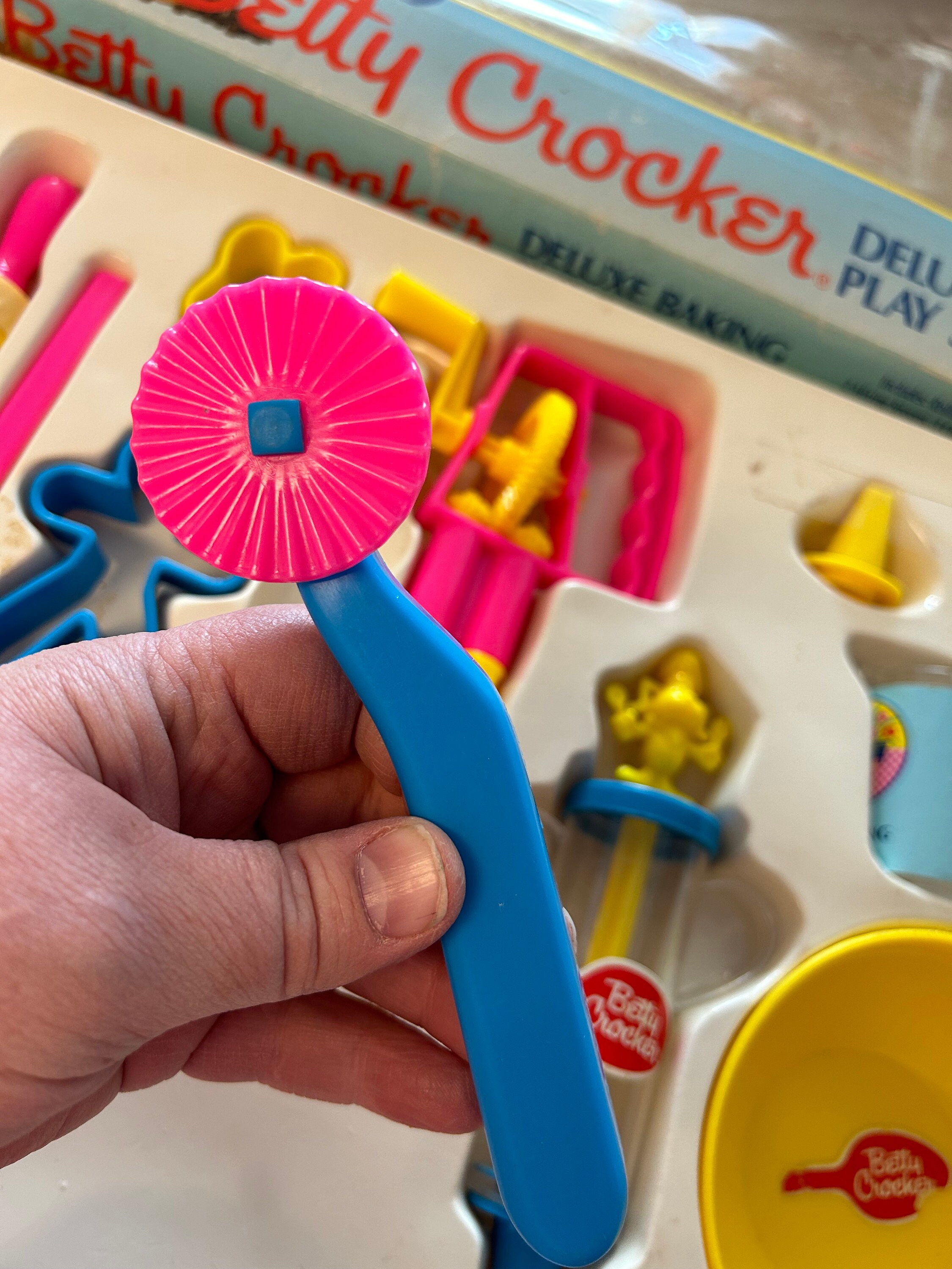 Vintage Betty Crocker Deluxe Baking Play Set 8009, Children