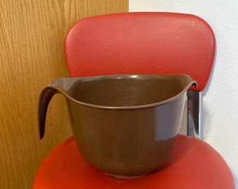 Vintage Rubbermaid 2663 Brown 3 Qt 12 Cup Batter Bowl Grip N Mix Measuring Cup, 12 Cup Batter Bowl, Rubbermaid 2663